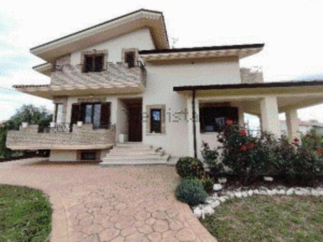 Case e ville in vendita di 401 m² in Contrada da Piano Croce
