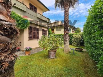 Case e ville in vendita di 402 m²