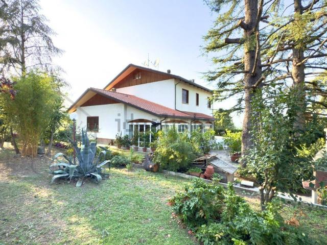 Case e ville in vendita di 402 m² in Via Leonardo Da Vinci