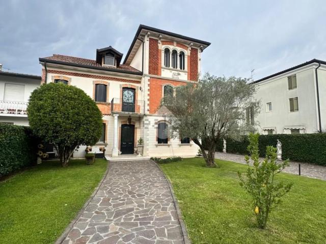Case e ville in vendita di 402 m² in Via San Pancrazio, 1