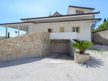 Case e ville in vendita di 402 m² in Via San Vito Superiore, 43