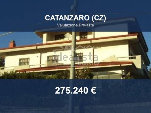 Case e ville in vendita di 402 m² in Viale Vincenzo Gattoleo