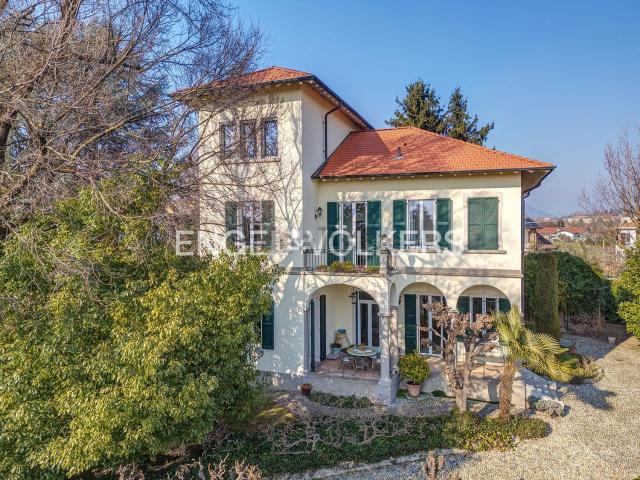 Case e ville in vendita di 403 m²