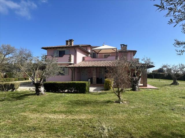 Case e ville in vendita di 403 m² in Via della Liberta&apos , 120