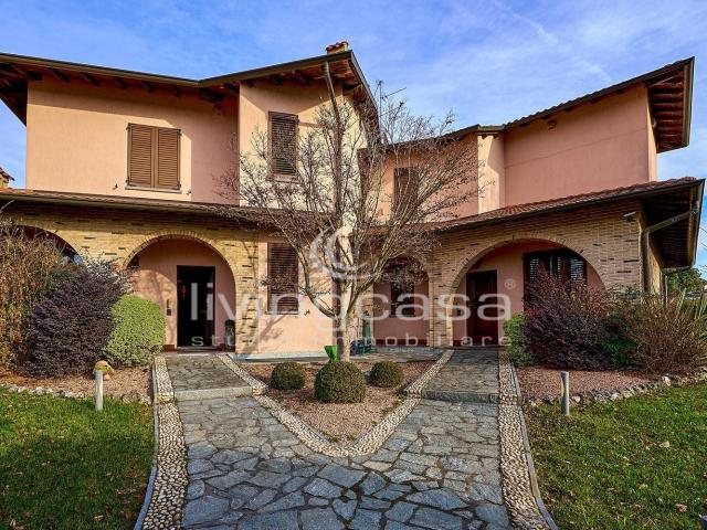 Case e ville in vendita di 403 m² in Via Monsignor Angelo Ballerini