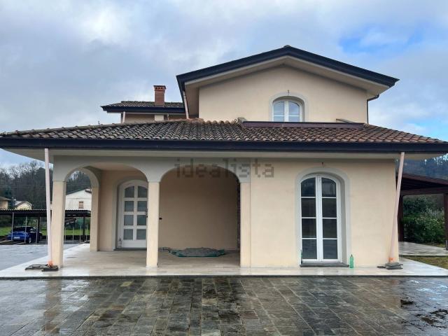 Case e ville in vendita di 403 m² in Via Pesciatina, 859
