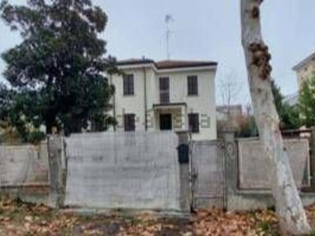 Case e ville in vendita di 404 m² in Via Circonvallazione, 25
