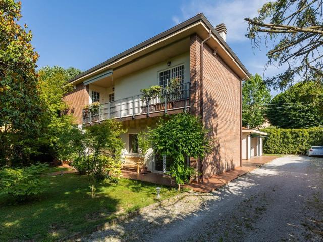 Case e ville in vendita di 404 m² in Via Vittorio Alfieri