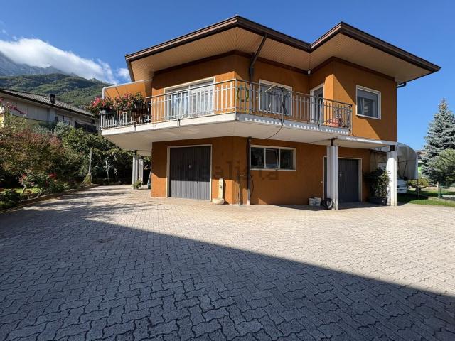 Case e ville in vendita di 405 m² in Via del Revi