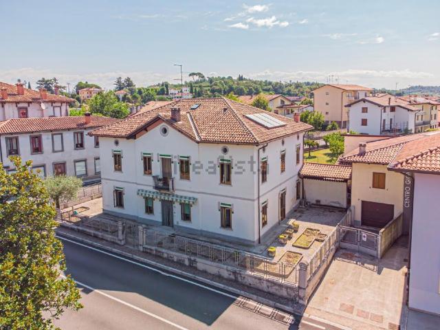 Case e ville in vendita di 405 m² in Via Divisione Julia