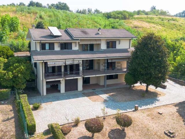 Case e ville in vendita di 405 m² in Via IV Novembre, 17