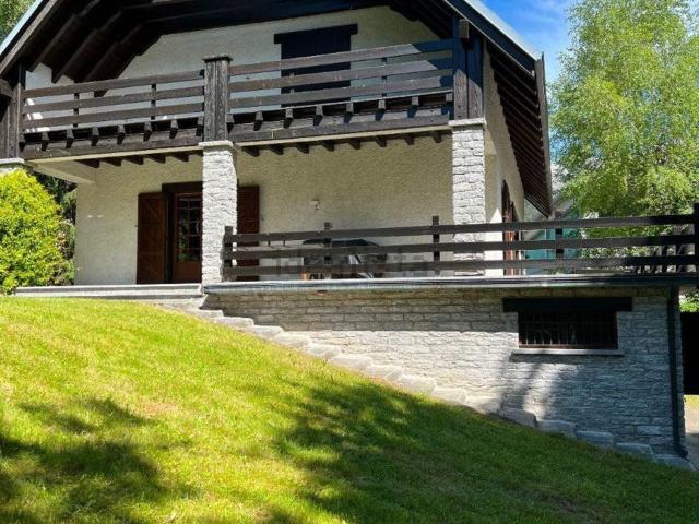 Case e ville in vendita di 405 m² in Via Melezzo, 9