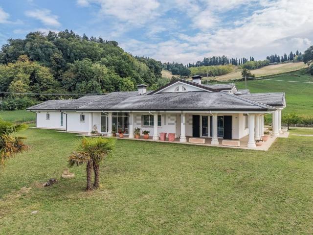 Case e ville in vendita di 405 m² in Via Roversano, 2323