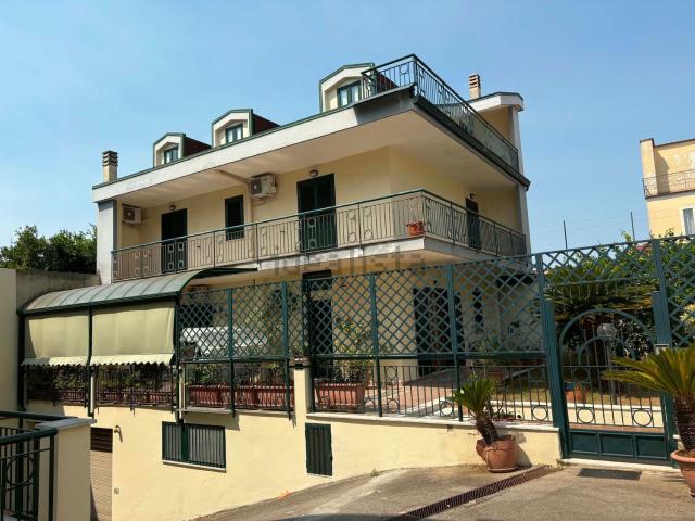 Case e ville in vendita di 405 m² in Via Vanore