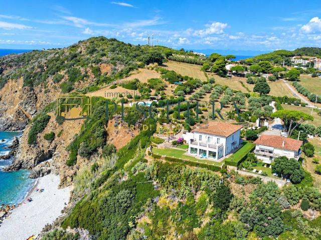 Case e ville in vendita di 405 m² in Località Falcone, 5