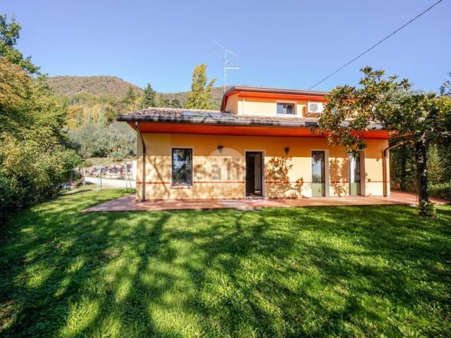 Case e ville in vendita di 405 m² in Strada delle Pianezze, 30