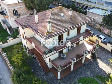 Case e ville in vendita di 406 m² in Strada Colle Marino, 55
