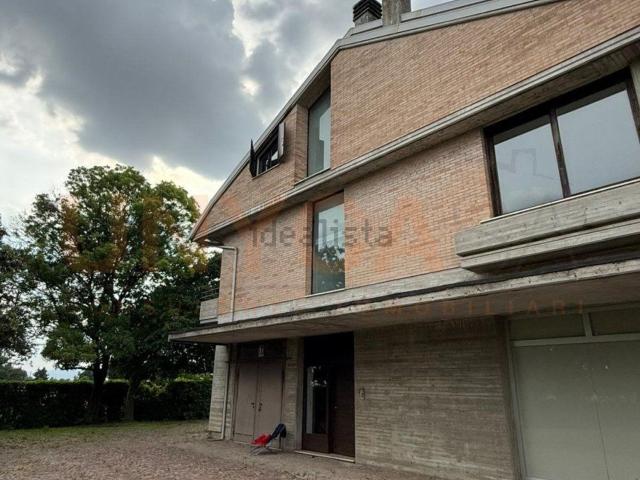 Case e ville in vendita di 407 m² in Via Cucca