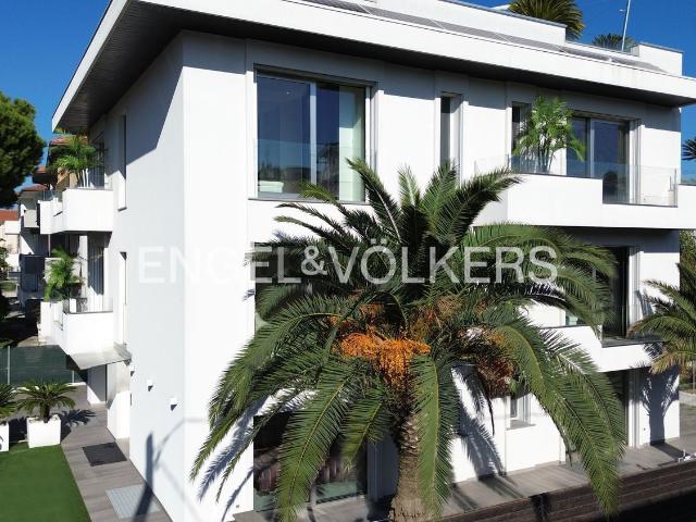 Case e ville in vendita di 407 m² in Viale Fenice, 8