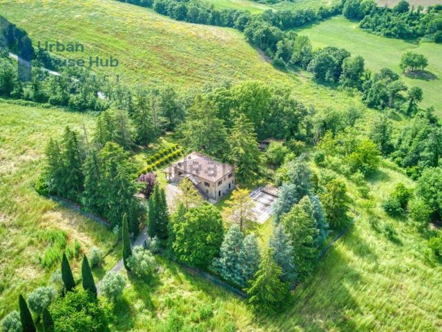 Case e ville in vendita di 407 m² in Strada Sermugnano