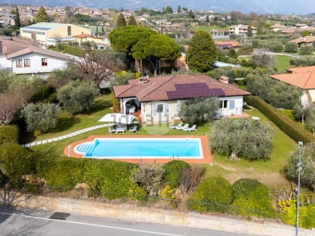 Case e ville in vendita di 408 m² in Via Giuseppe Mazzini, 17