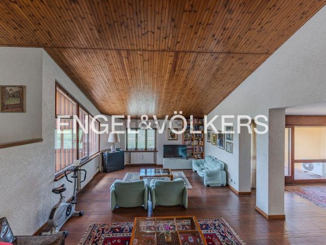 Case e ville in vendita di 408 m² in Via Montelungo, 28