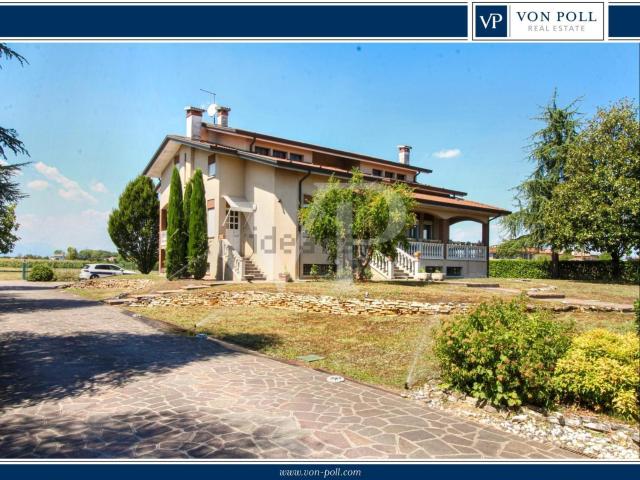 Case e ville in vendita di 409 m² in Via Capitello