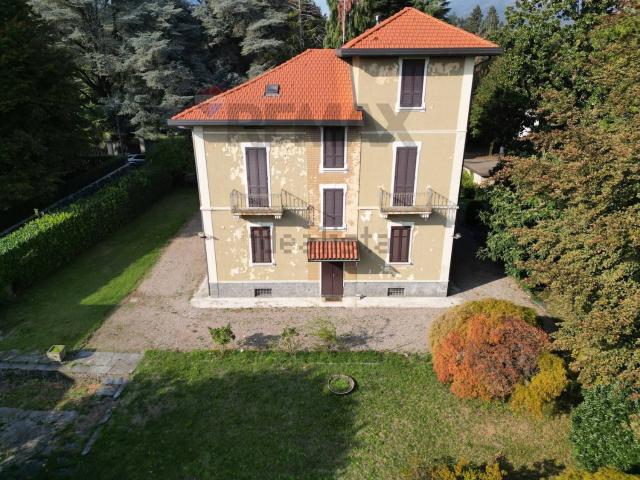 Case e ville in vendita di 409 m² in Via Bicocca, 70