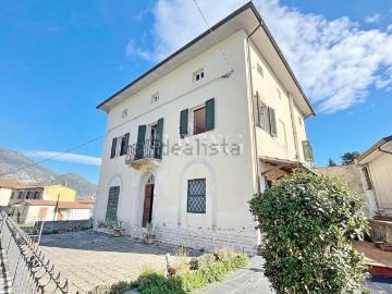 Case e ville in vendita di 409 m² in Via Nuova per Pisa, 5784