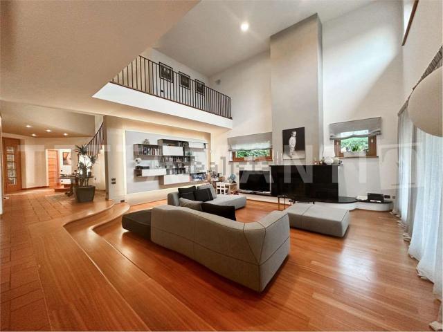 Case e ville in vendita di 410 m²