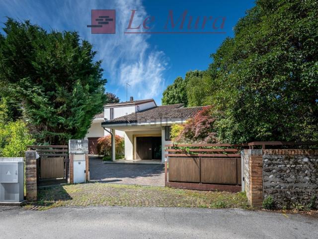 Case e ville in vendita di 410 m²