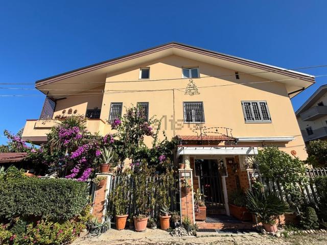 Case e ville in vendita di 410 m² in Via Caboto, 11