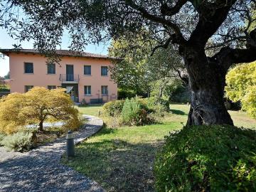 Case e ville in vendita di 410 m² in Via Carlo Jussi