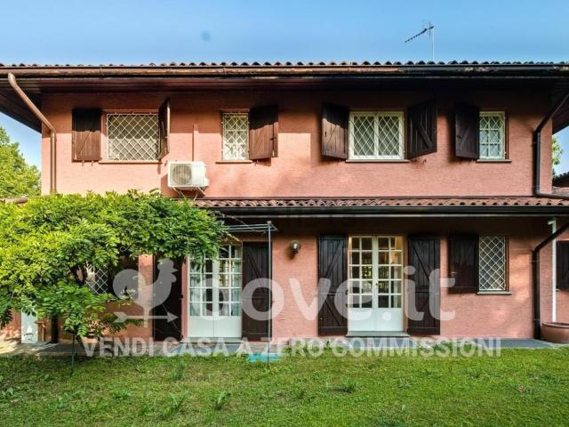 Case e ville in vendita di 410 m² in Via Alessandro Manzoni, 28