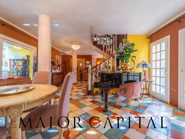 Case e ville in vendita di 410 m² in Via Bonn