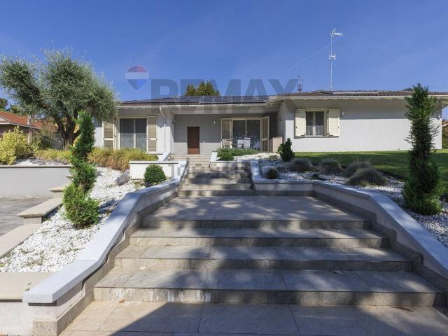 Case e ville in vendita di 410 m² in Via Bernardino De Bustis, 16