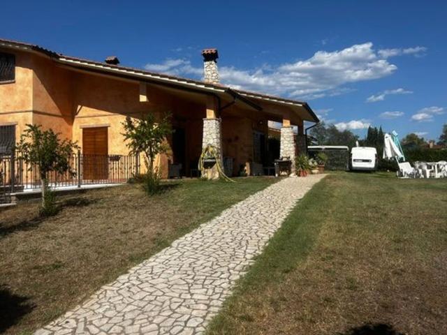 Case e ville in vendita di 410 m² in Via delle Baiocchelle, 2