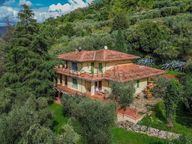 Case e ville in vendita di 410 m² in Via di Gragnano