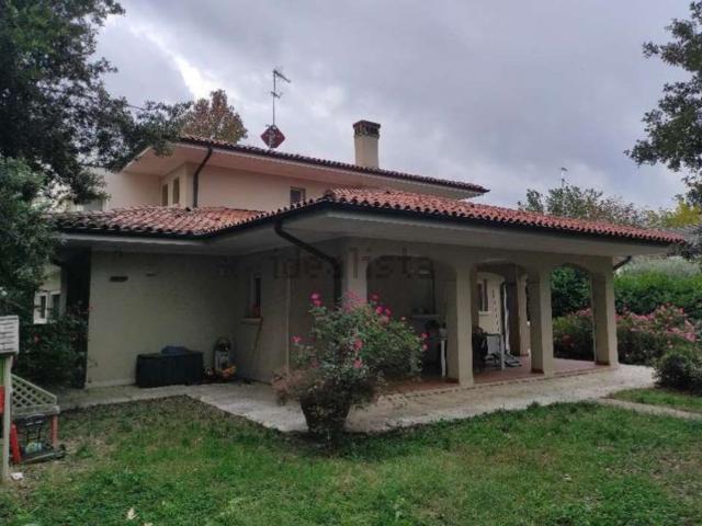 Case e ville in vendita di 410 m² in Via E. Gastaldo, 11