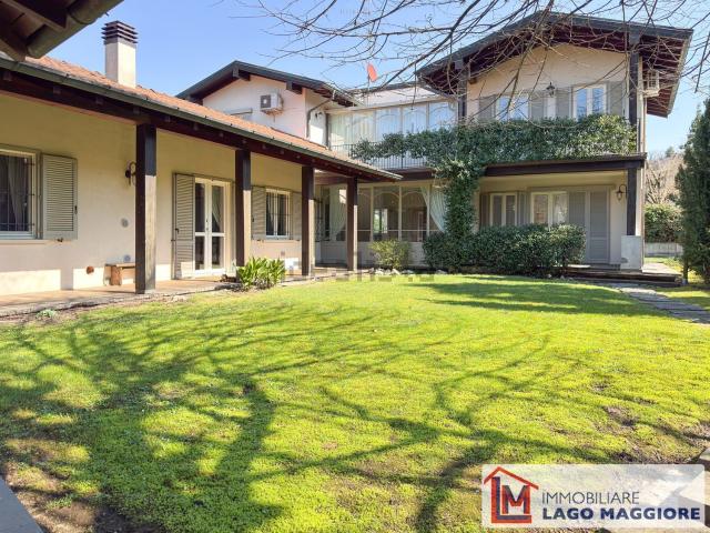 Case e ville in vendita di 410 m² in Via Eugenio Montale