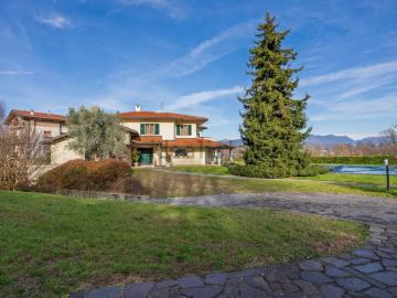 Case e ville in vendita di 410 m² in Via Faverio, 26