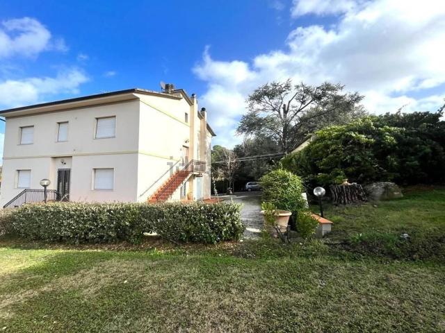 Case e ville in vendita di 410 m² in Via Fiorentina