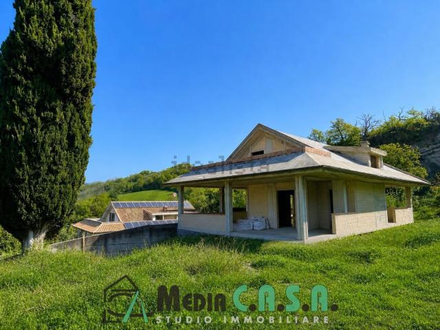 Case e ville in vendita di 410 m² in Via Monterocco