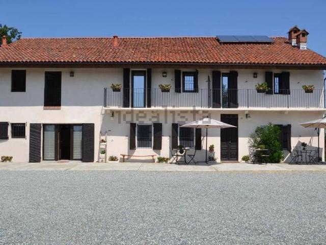 Case e ville in vendita di 410 m² in Via San Grato, 102