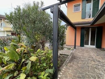 Case e ville in vendita di 410 m² in Via Tiziano Vecellio, 100