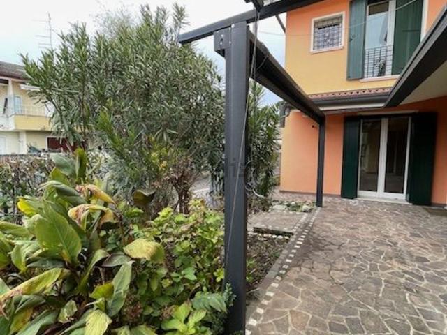 Case e ville in vendita di 410 m² in Via Tiziano Vecellio, 100