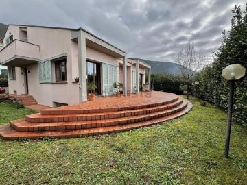 Case e ville in vendita di 410 m² in Via Trieste, 10