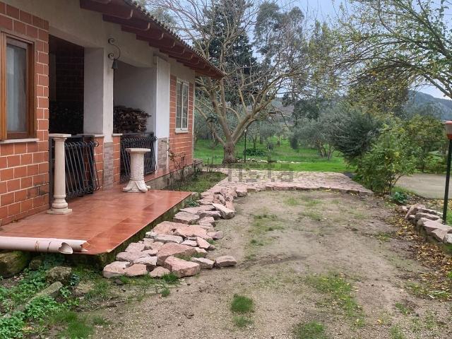 Case e ville in vendita di 410 m² in Contrada rezza di piano cola