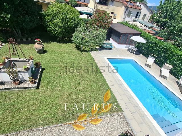 Case e ville in vendita di 410 m² in Località Frassineto