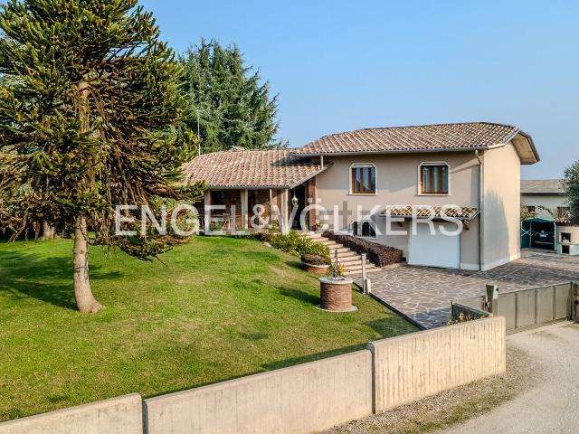 Case e ville in vendita di 411 m² in Via San Pio X
